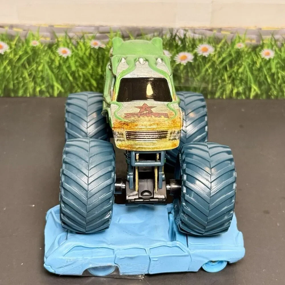 CUSTOM Hot Wheels Monster Jam Kraken Sea Creature Green Gold 1:64 Monster Truck